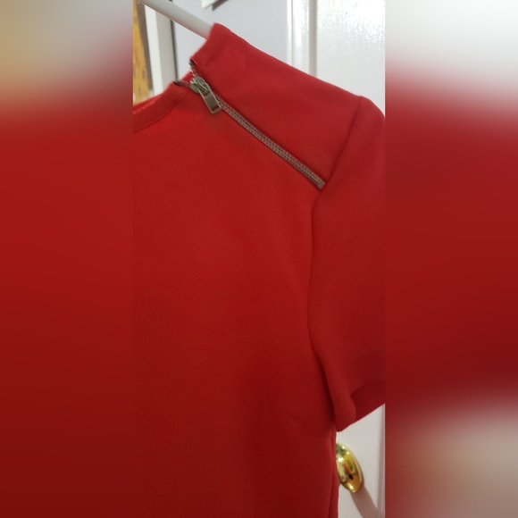 Zara Basic - bright red Back pleated dress with zipper - Picture 4 of 5